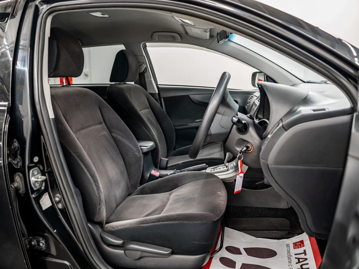 Toyota Corolla 2011 - фото автомобиля