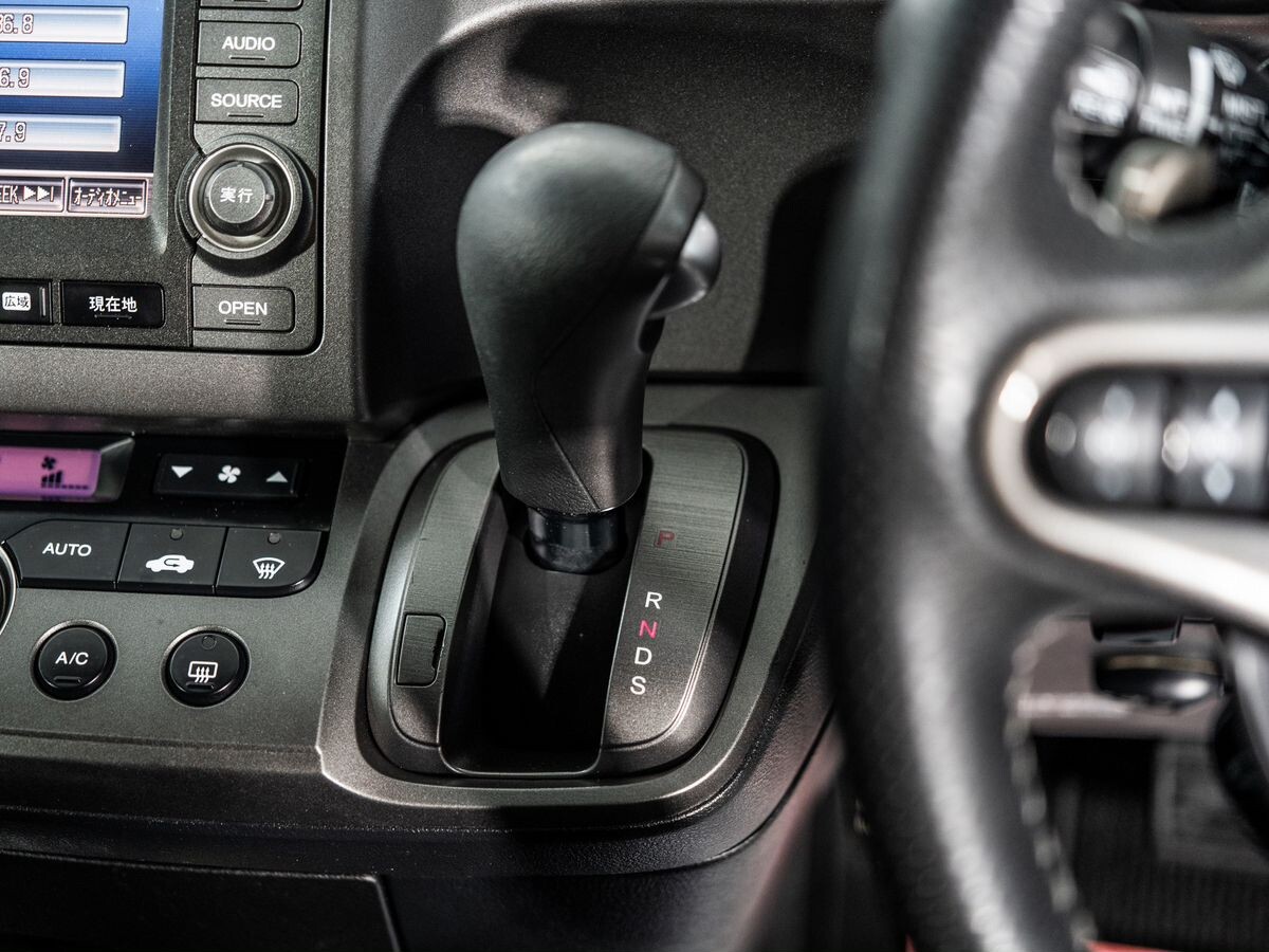 Honda Stream 2008 - фото автомобиля