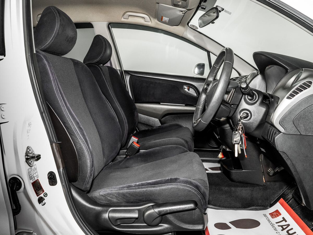 Honda Stream 2008 - фото автомобиля