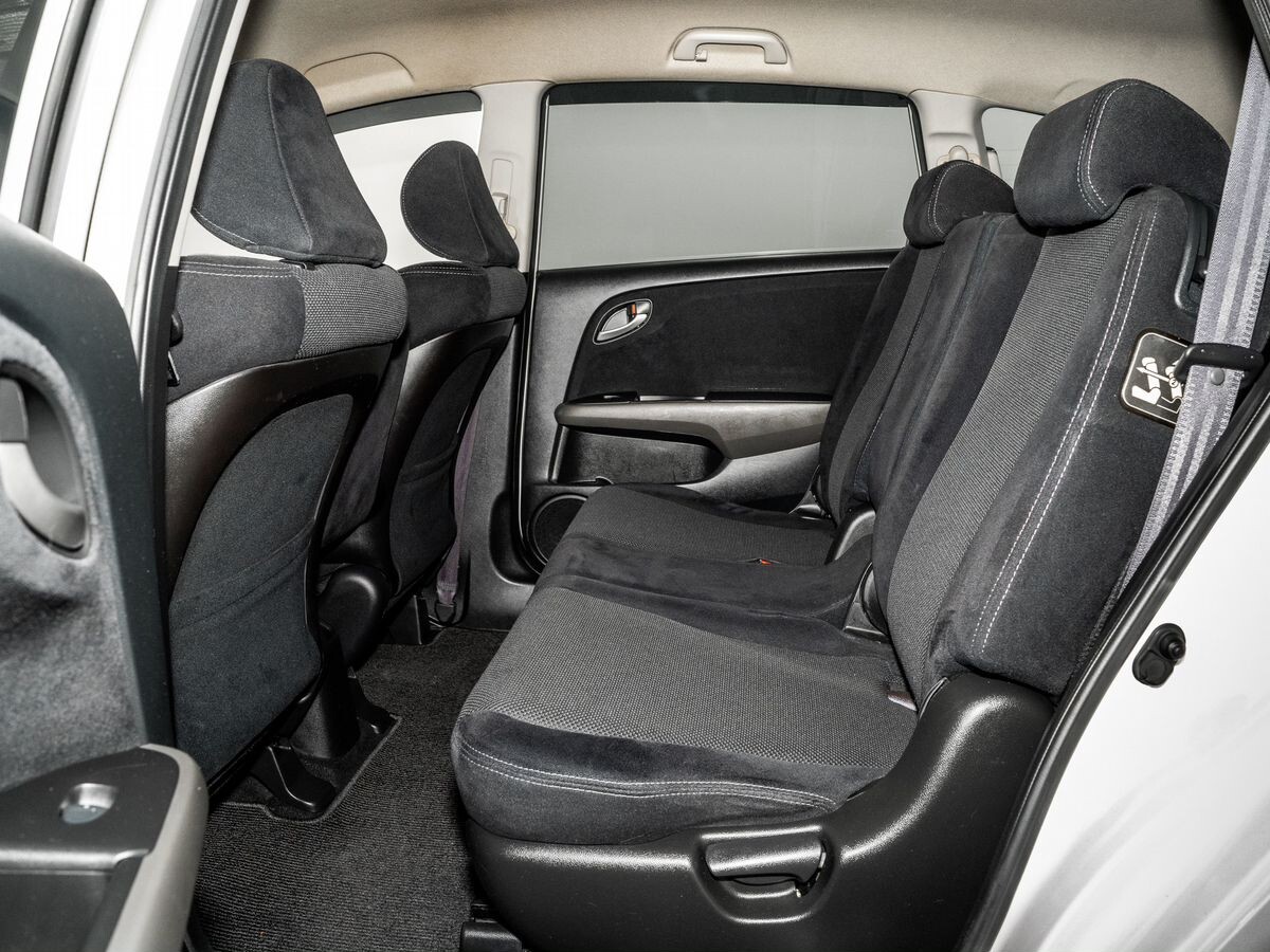 Honda Stream 2008 - фото автомобиля