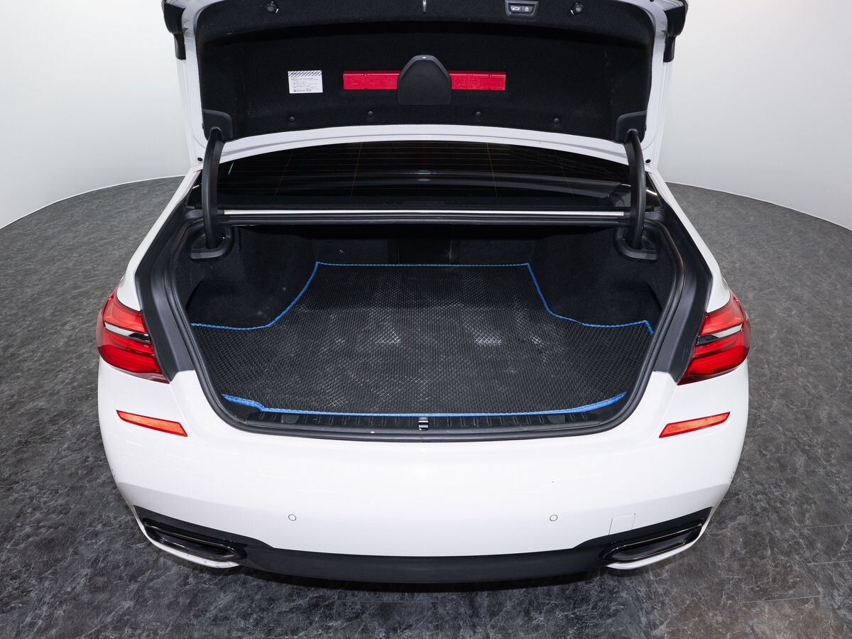 BMW 7 серии 2016 - фото автомобиля