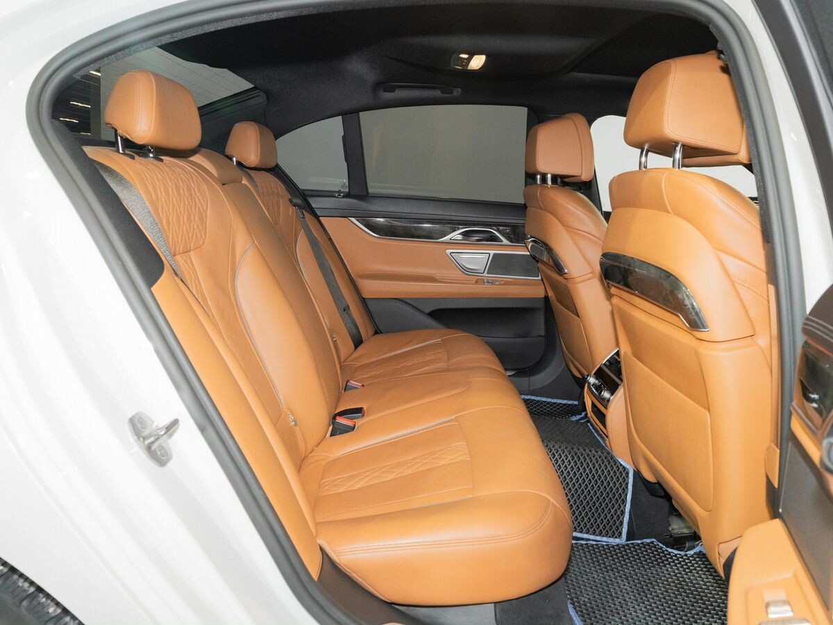 BMW 7 серии 2016 - фото автомобиля