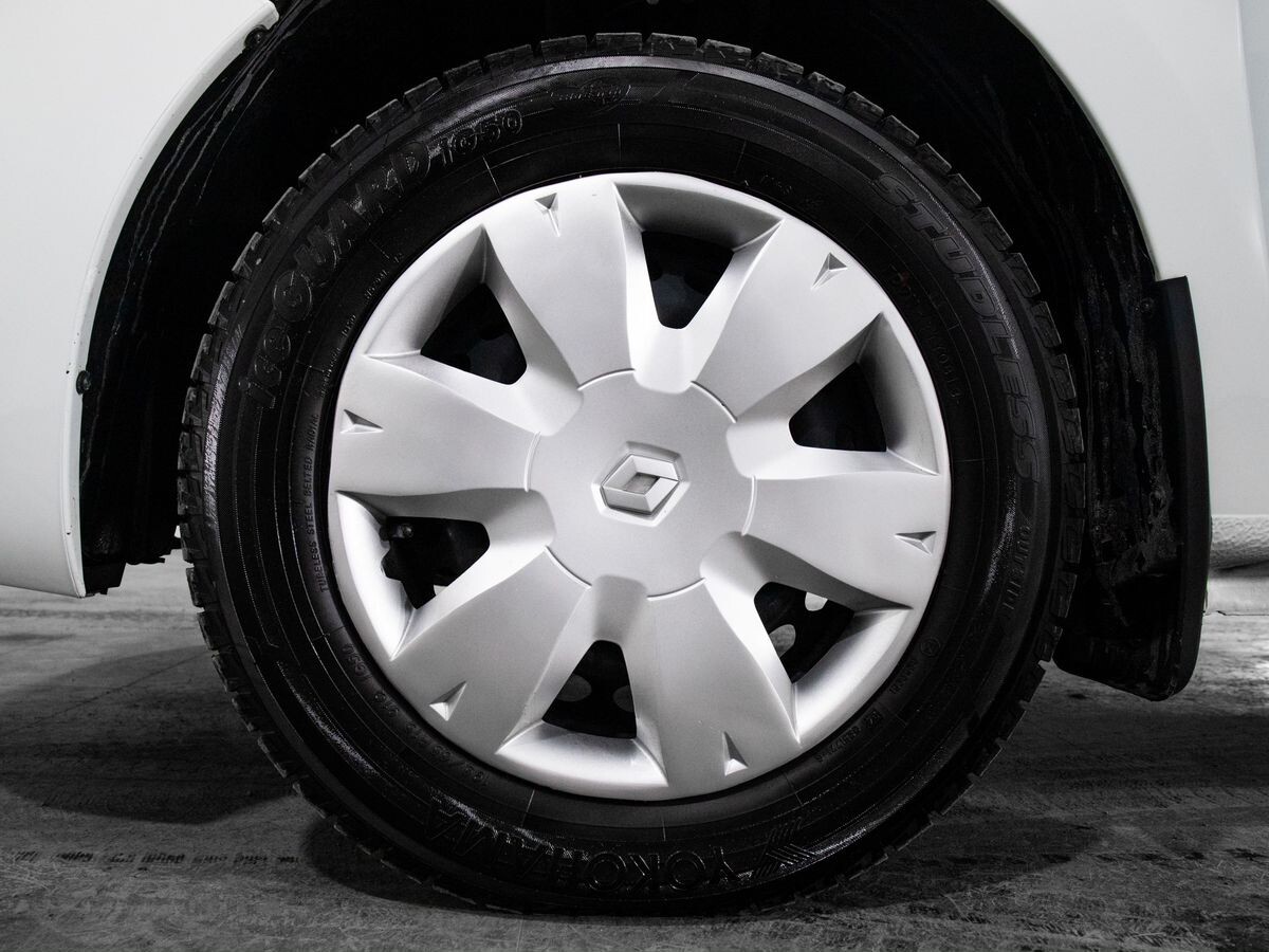 Renault Logan 2015 - фото автомобиля