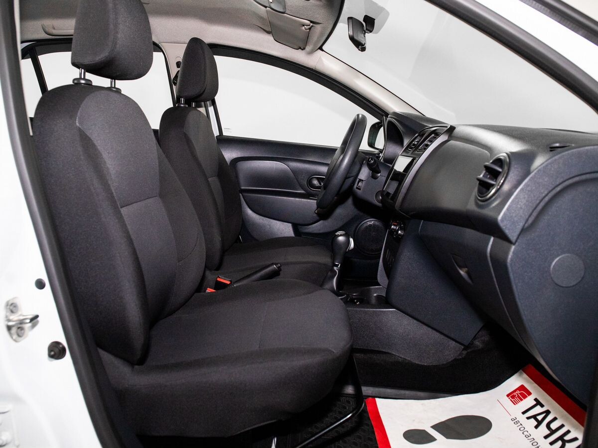 Renault Logan 2015 - фото автомобиля