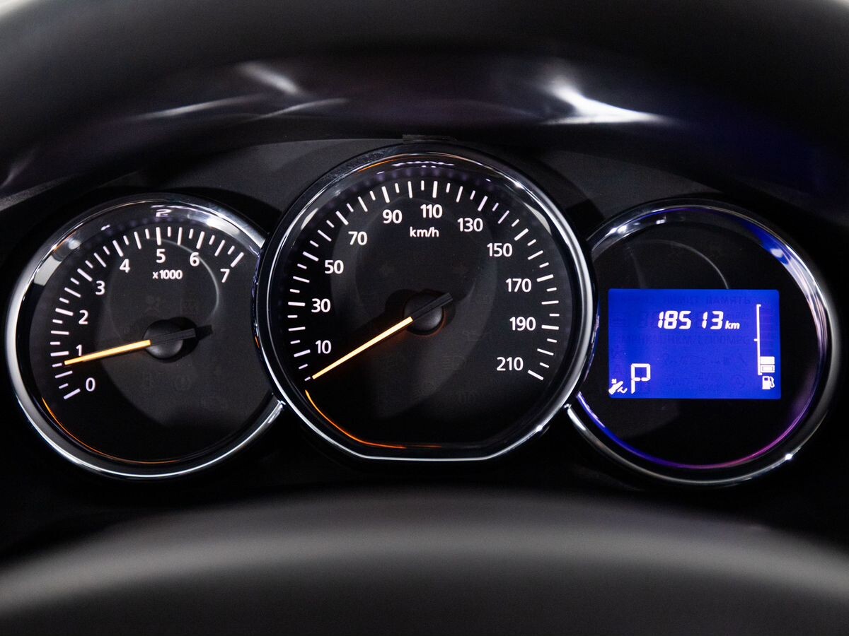 Renault Logan 2015 - фото автомобиля