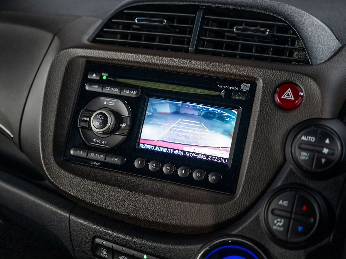 Honda Fit Shuttle 2011 - фото автомобиля