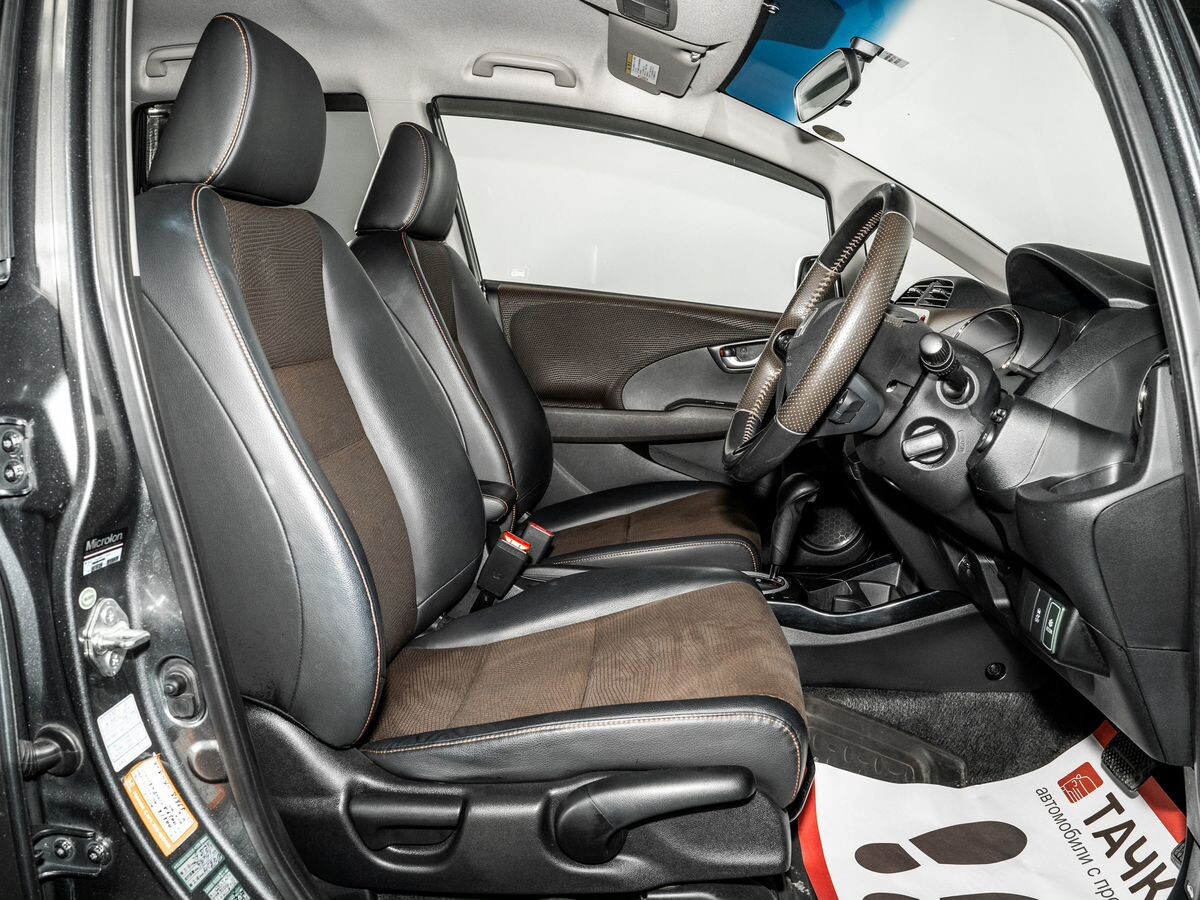 Honda Fit Shuttle 2011 - фото автомобиля