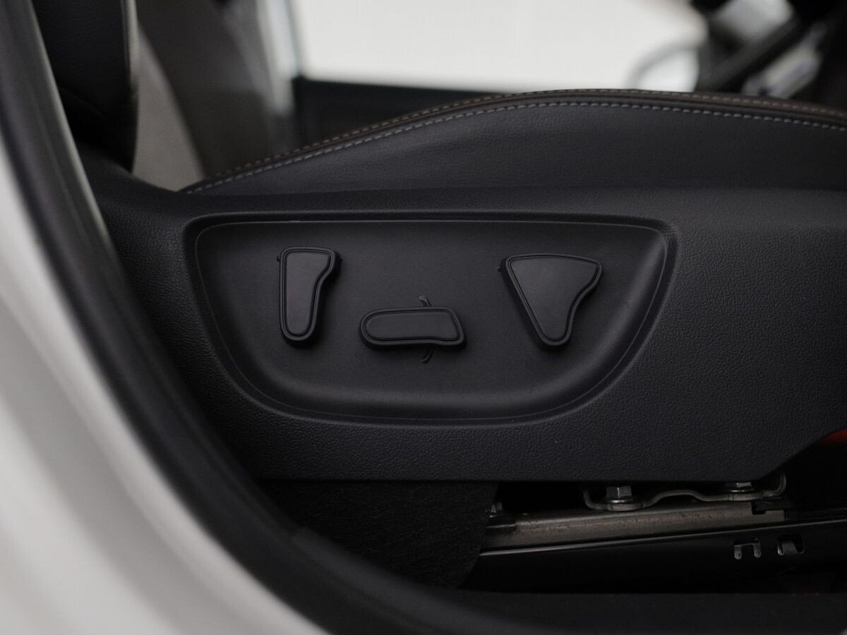 Toyota Yaris Cross 2021 - фото автомобиля