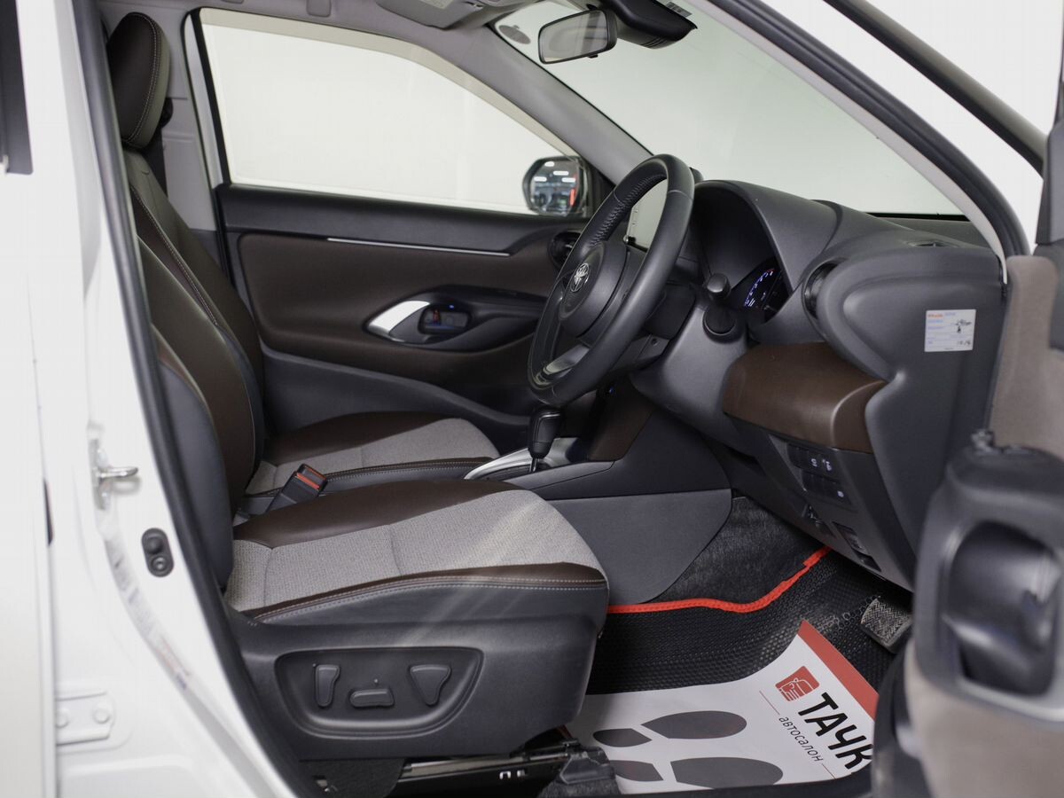 Toyota Yaris Cross 2021 - фото автомобиля