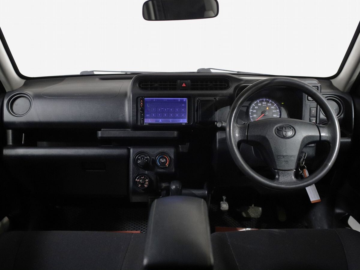 Toyota Succeed 2016 - фото автомобиля