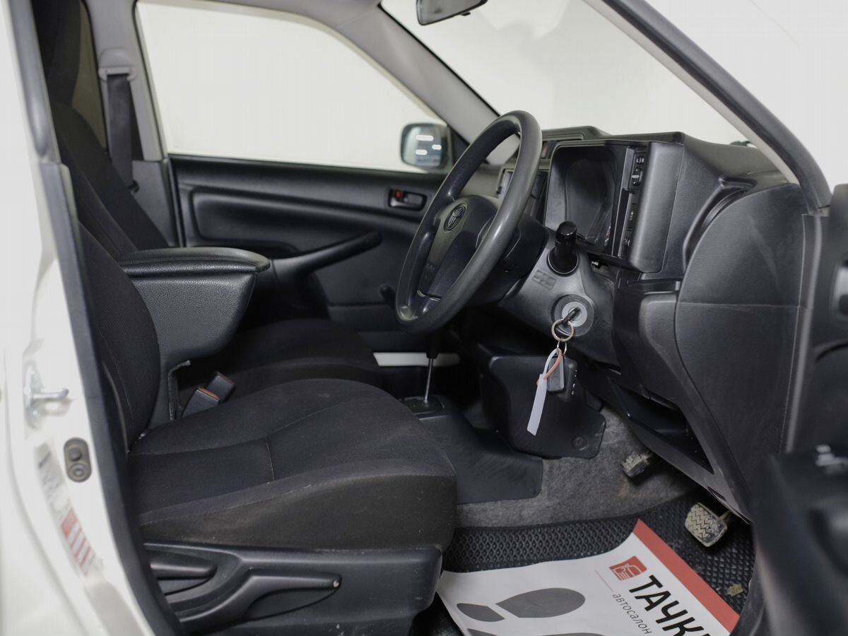 Toyota Succeed 2016 - фото автомобиля