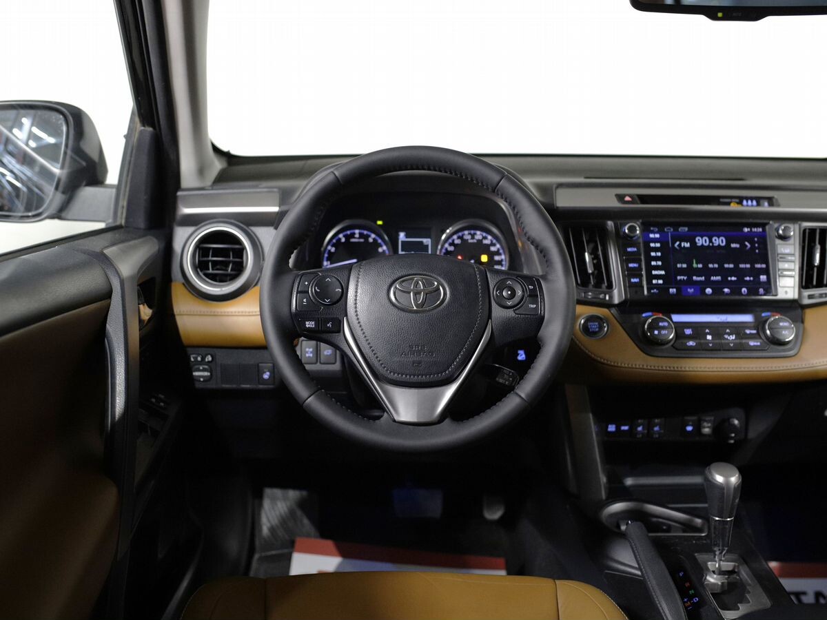 Toyota RAV4 2017 - фото автомобиля
