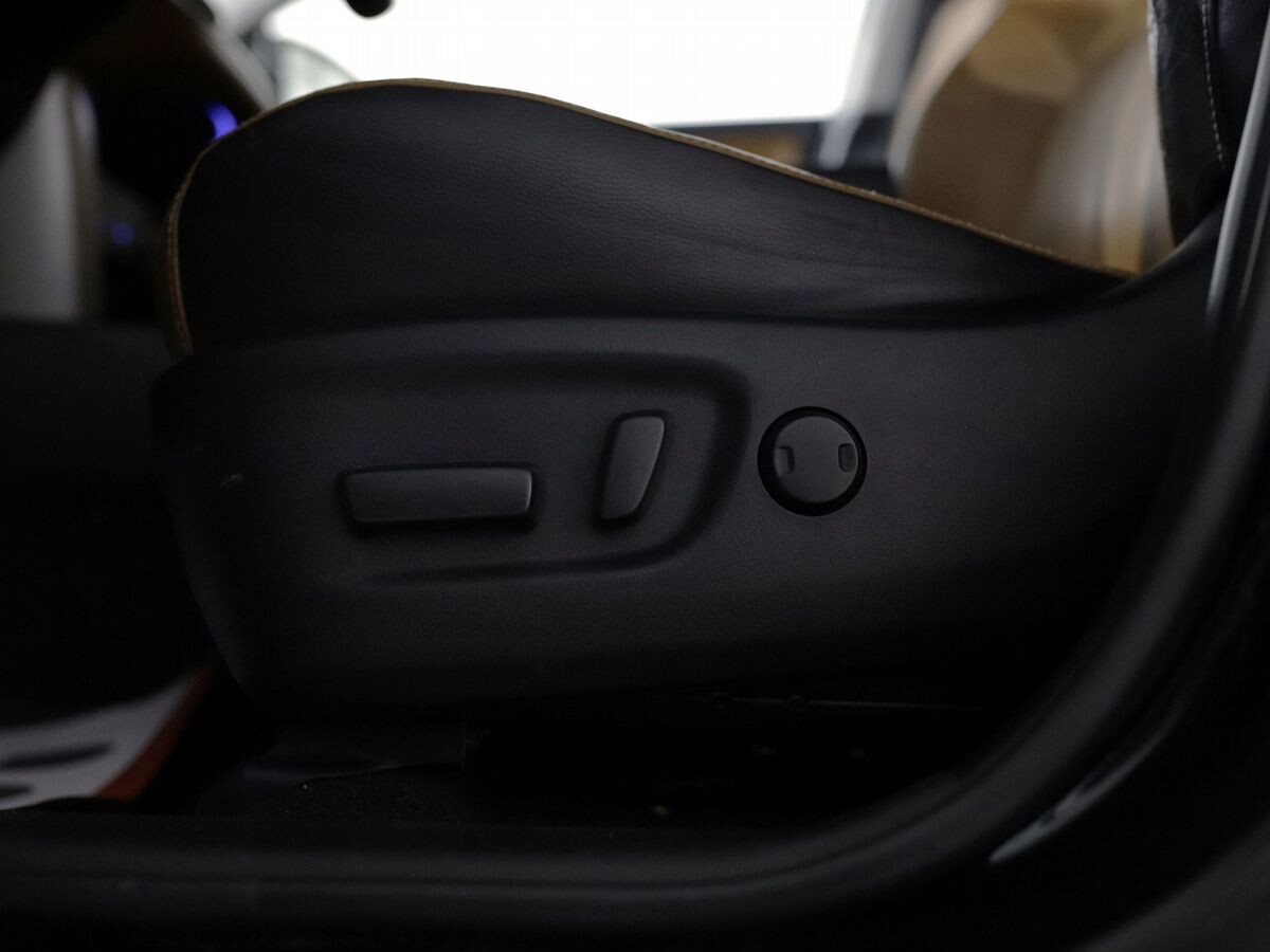 Toyota RAV4 2017 - фото автомобиля