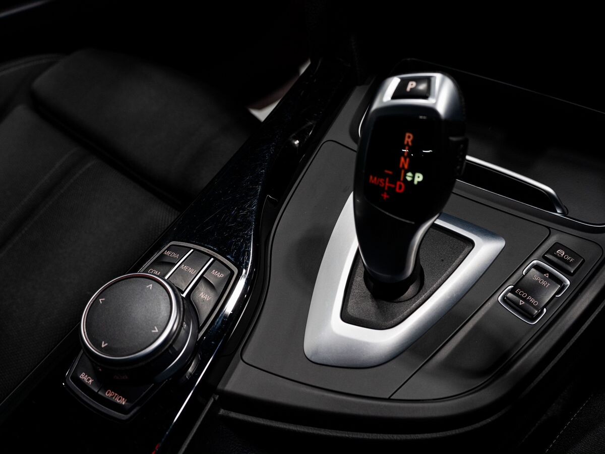 BMW 3 серии 2017 - фото автомобиля