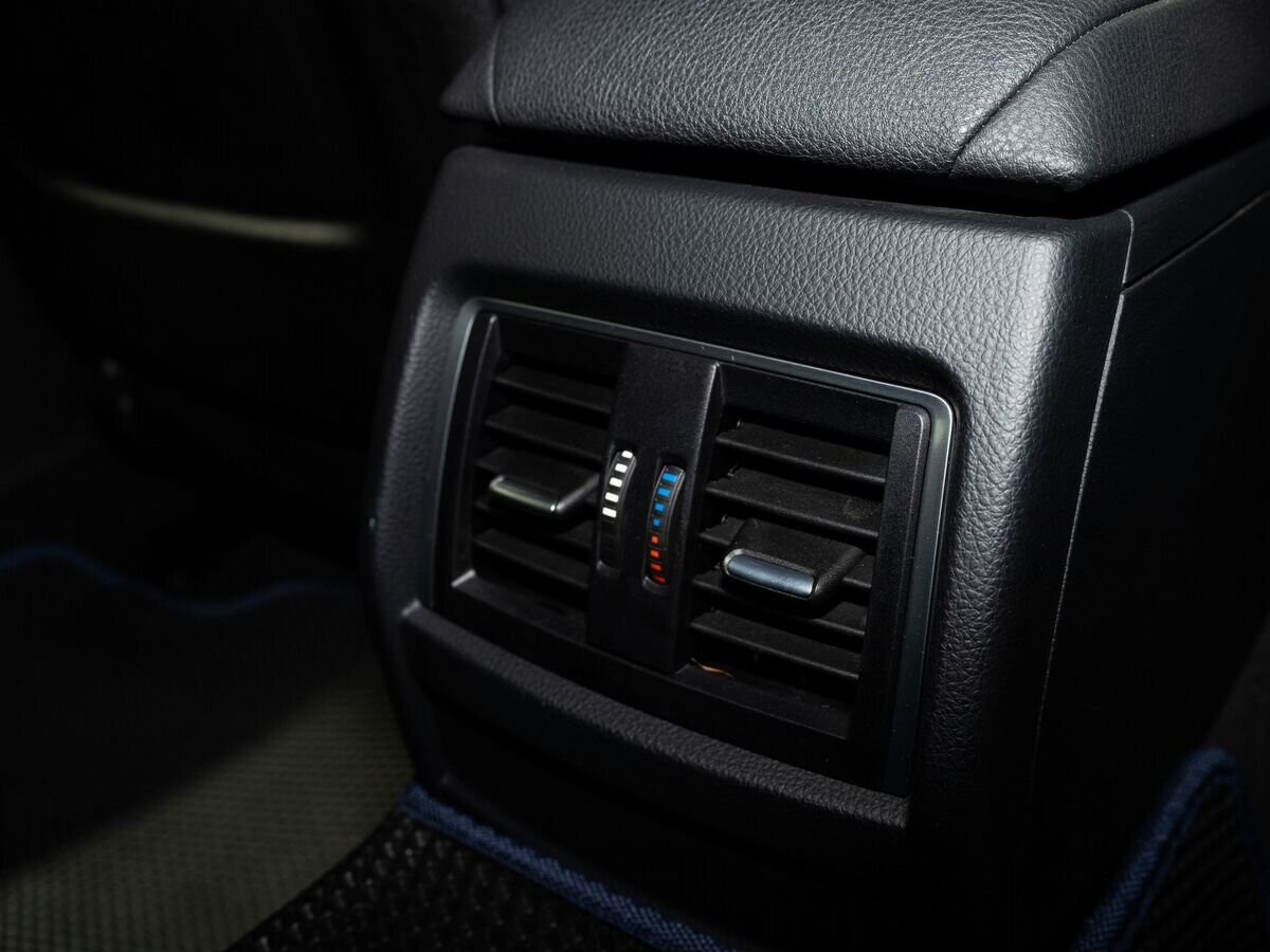 BMW 3 серии 2017 - фото автомобиля