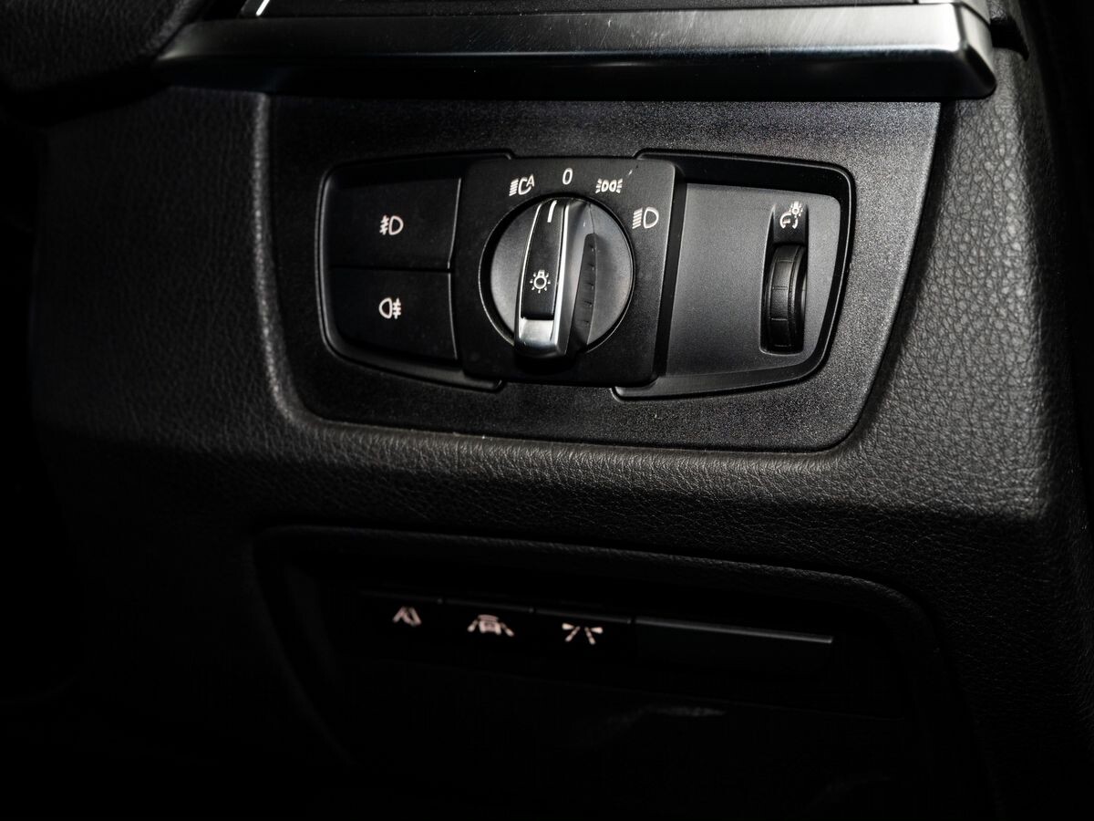 BMW 3 серии 2017 - фото автомобиля