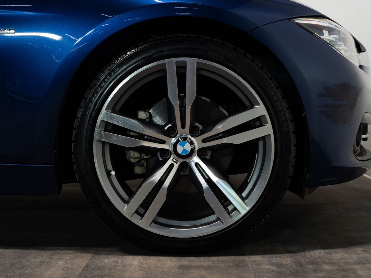 BMW 3 серии 2017 - фото автомобиля