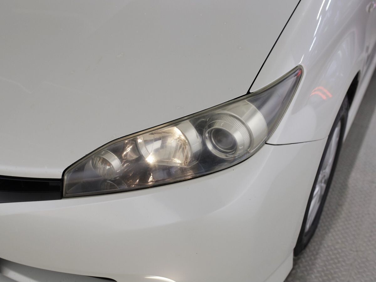 Toyota Wish 2010 - фото автомобиля