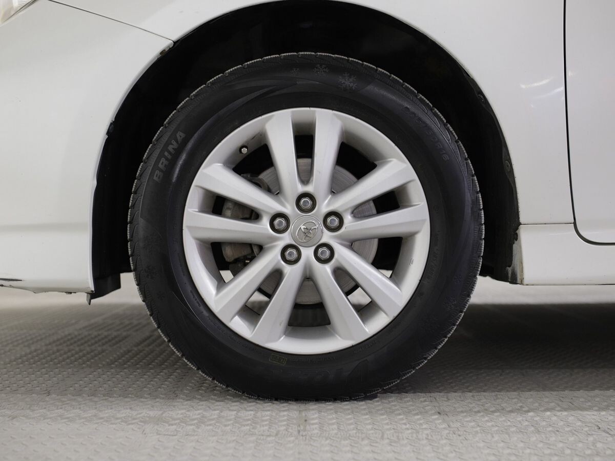 Toyota Wish 2010 - фото автомобиля