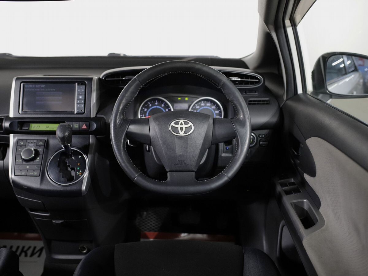 Toyota Wish 2010 - фото автомобиля