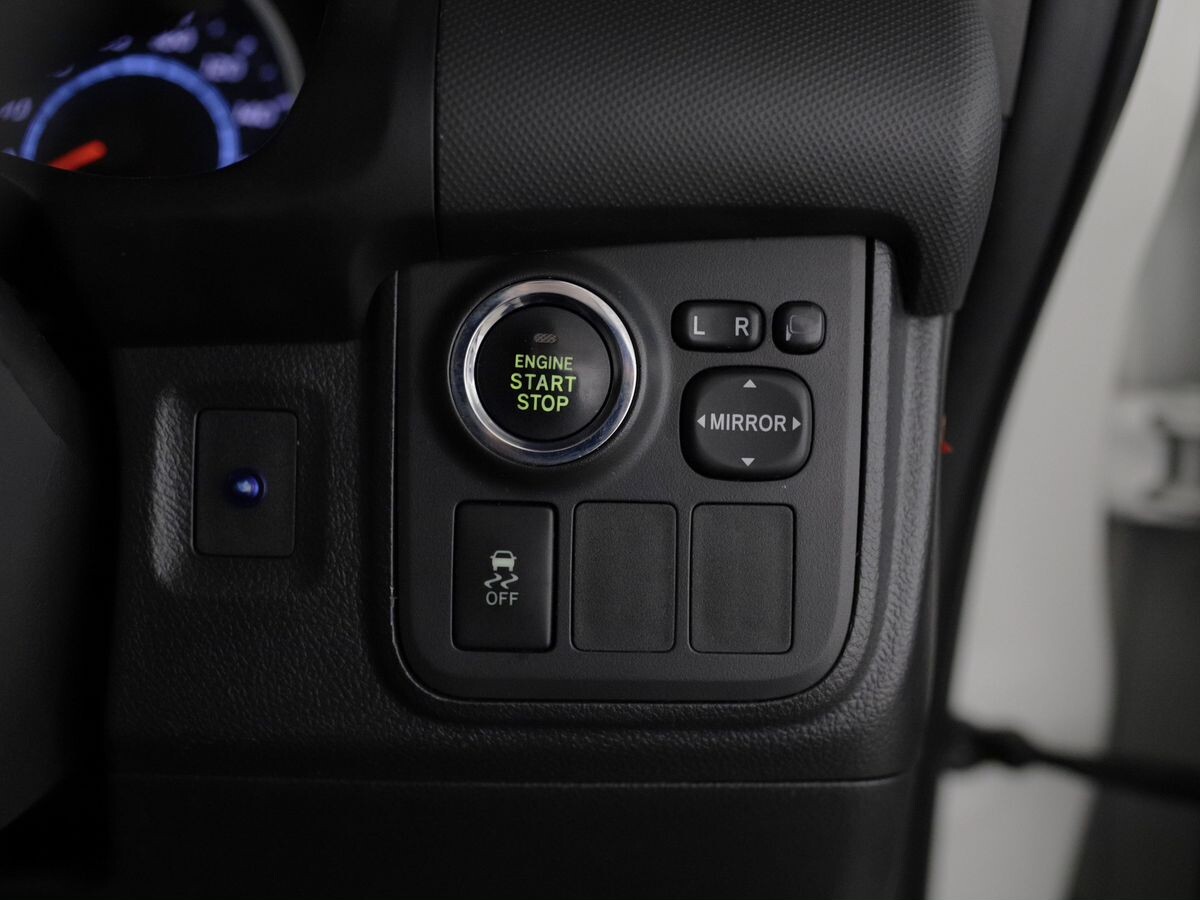 Toyota Wish 2010 - фото автомобиля