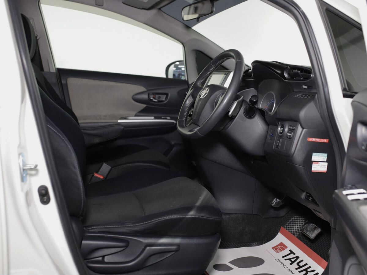 Toyota Wish 2010 - фото автомобиля