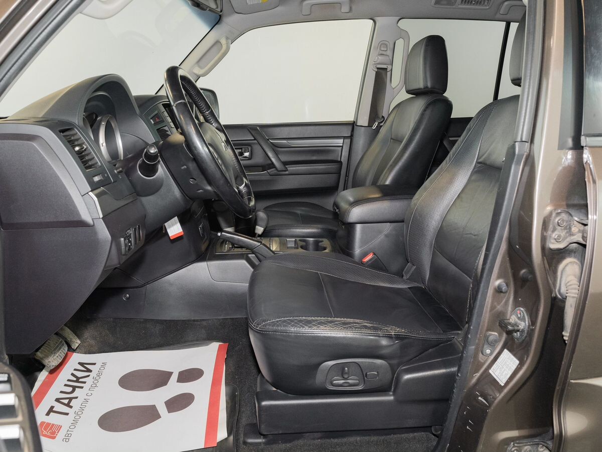 Mitsubishi Pajero 2011 - фото автомобиля