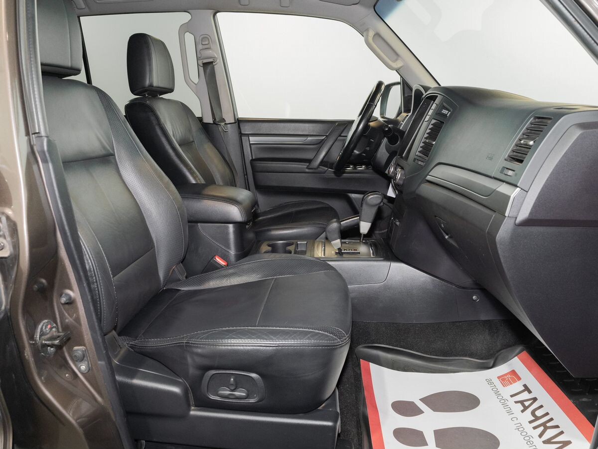 Mitsubishi Pajero 2011 - фото автомобиля