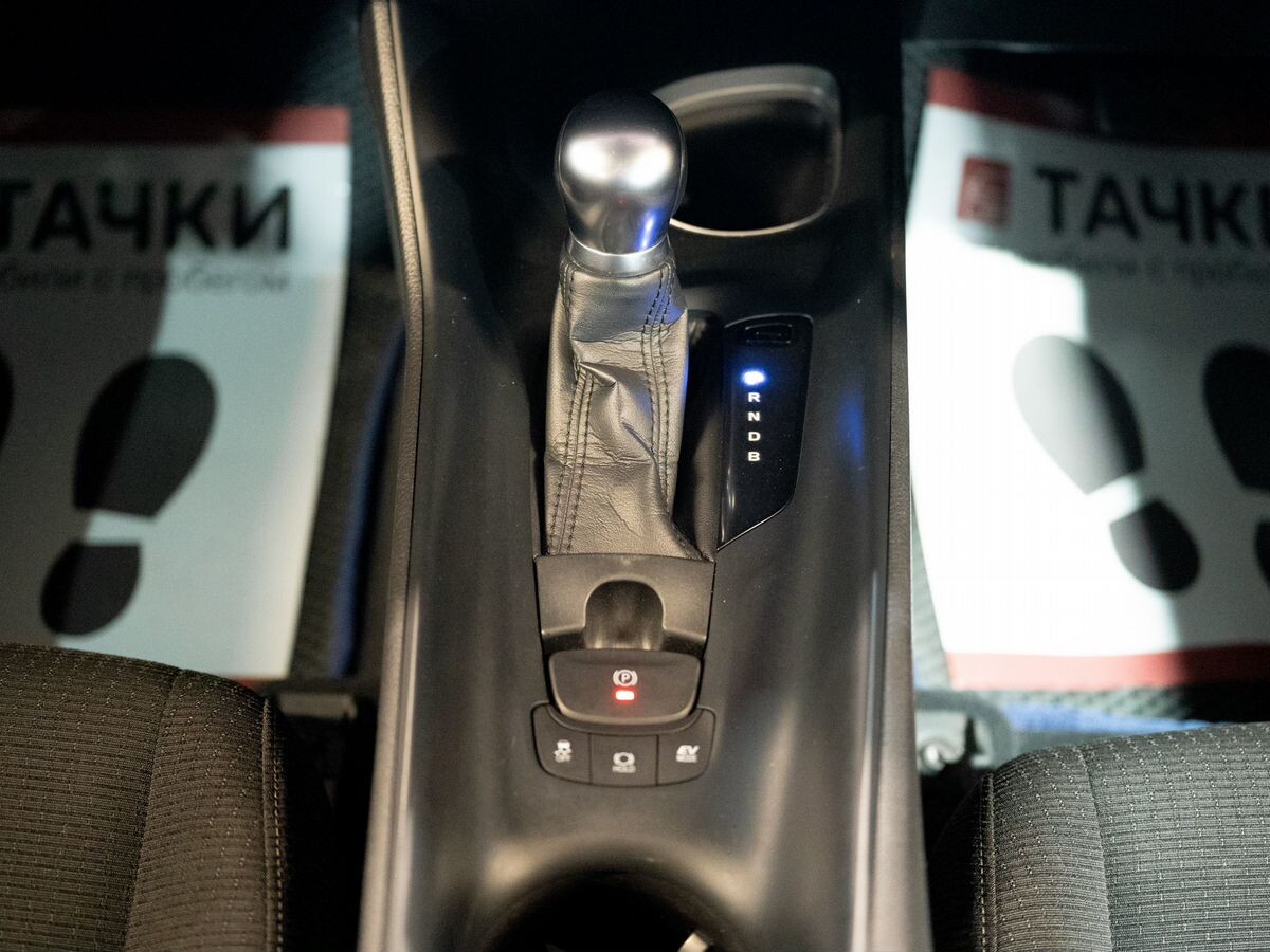 Toyota C-HR 2017 - фото автомобиля