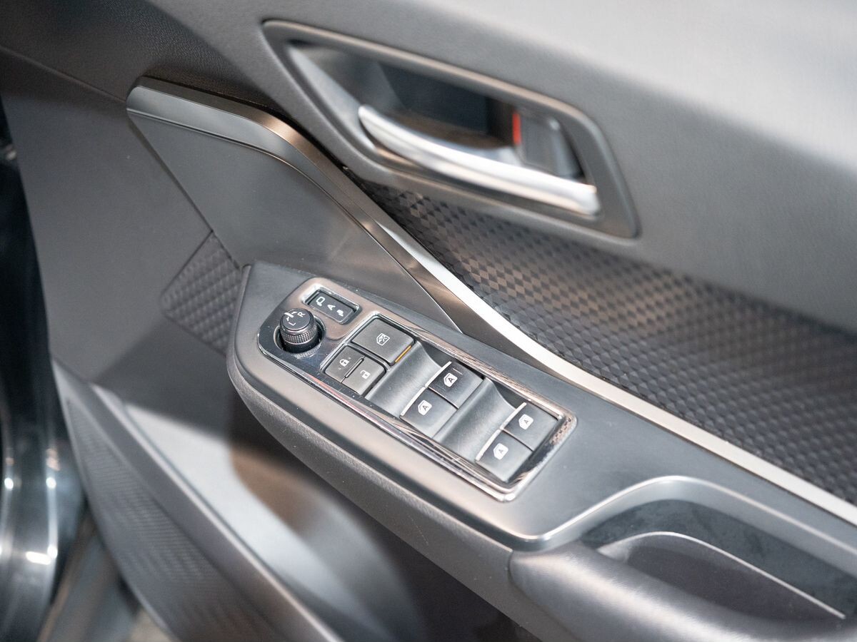 Toyota C-HR 2017 - фото автомобиля