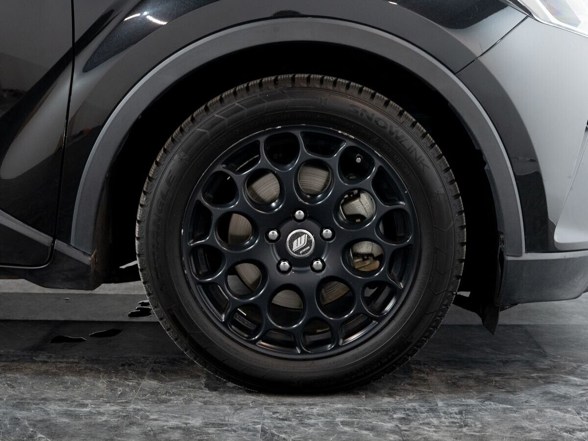 Toyota C-HR 2017 - фото автомобиля