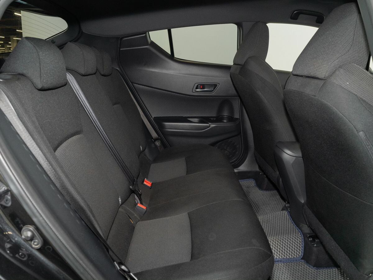 Toyota C-HR 2017 - фото автомобиля