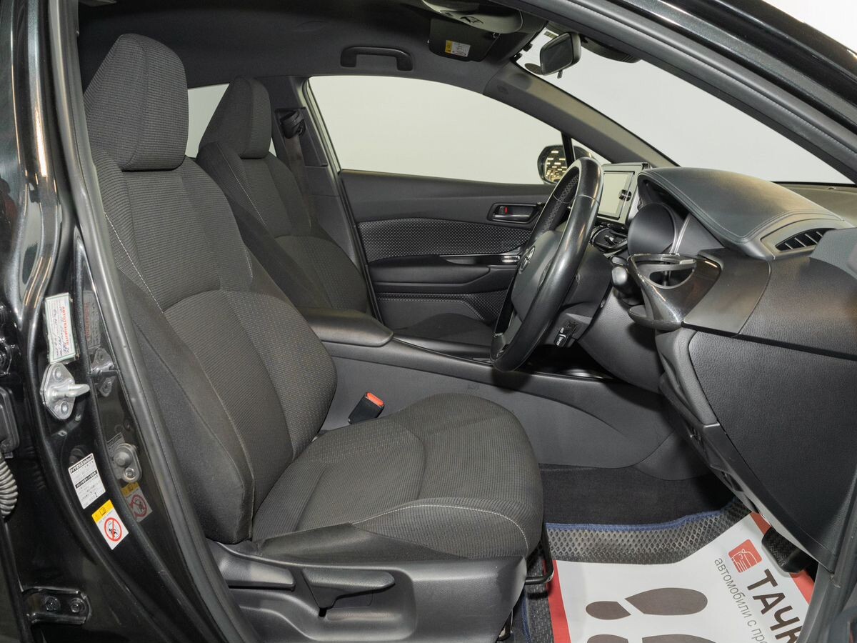 Toyota C-HR 2017 - фото автомобиля