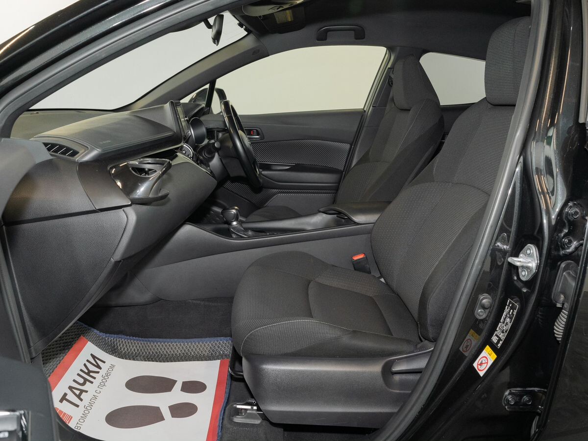 Toyota C-HR 2017 - фото автомобиля