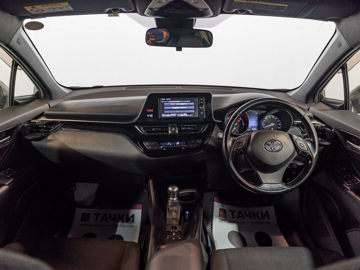 Toyota C-HR 2017 - фото автомобиля