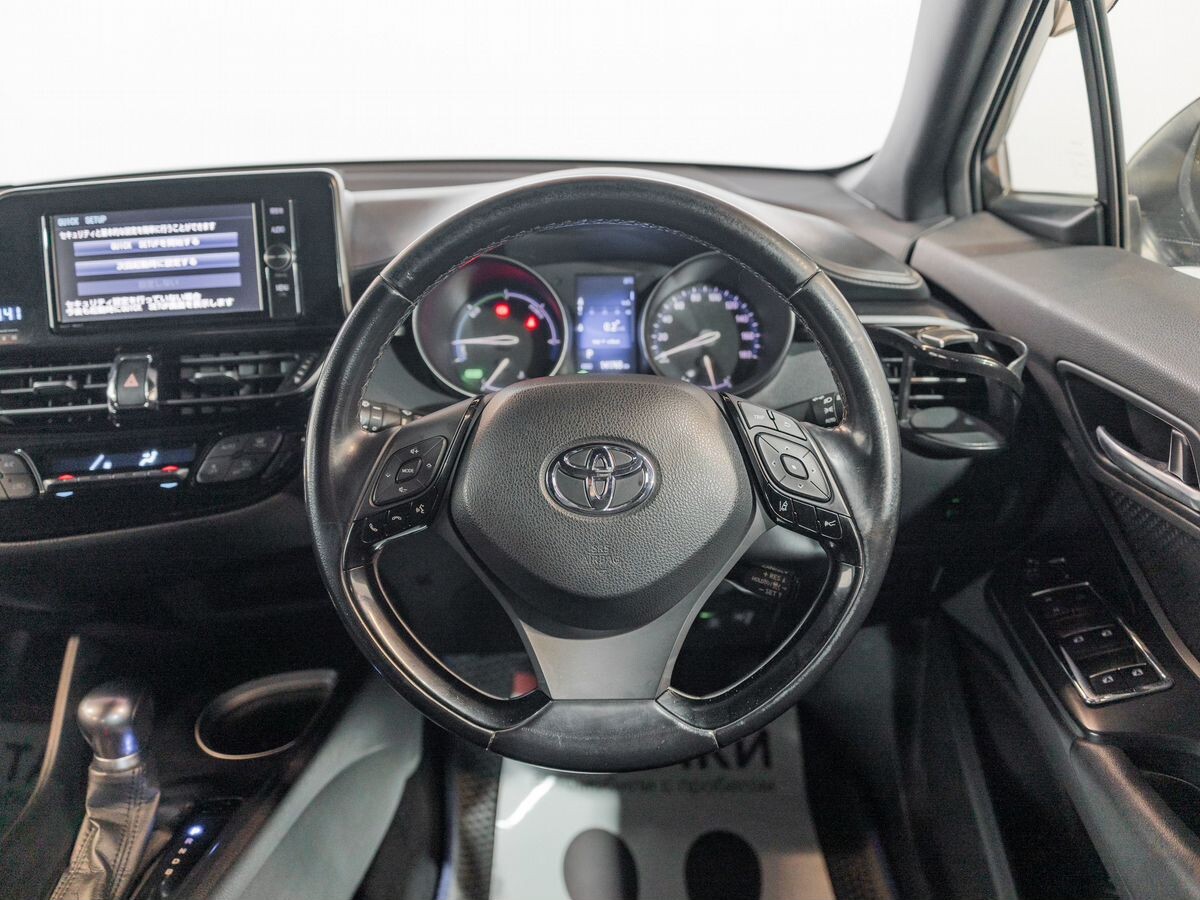 Toyota C-HR 2017 - фото автомобиля