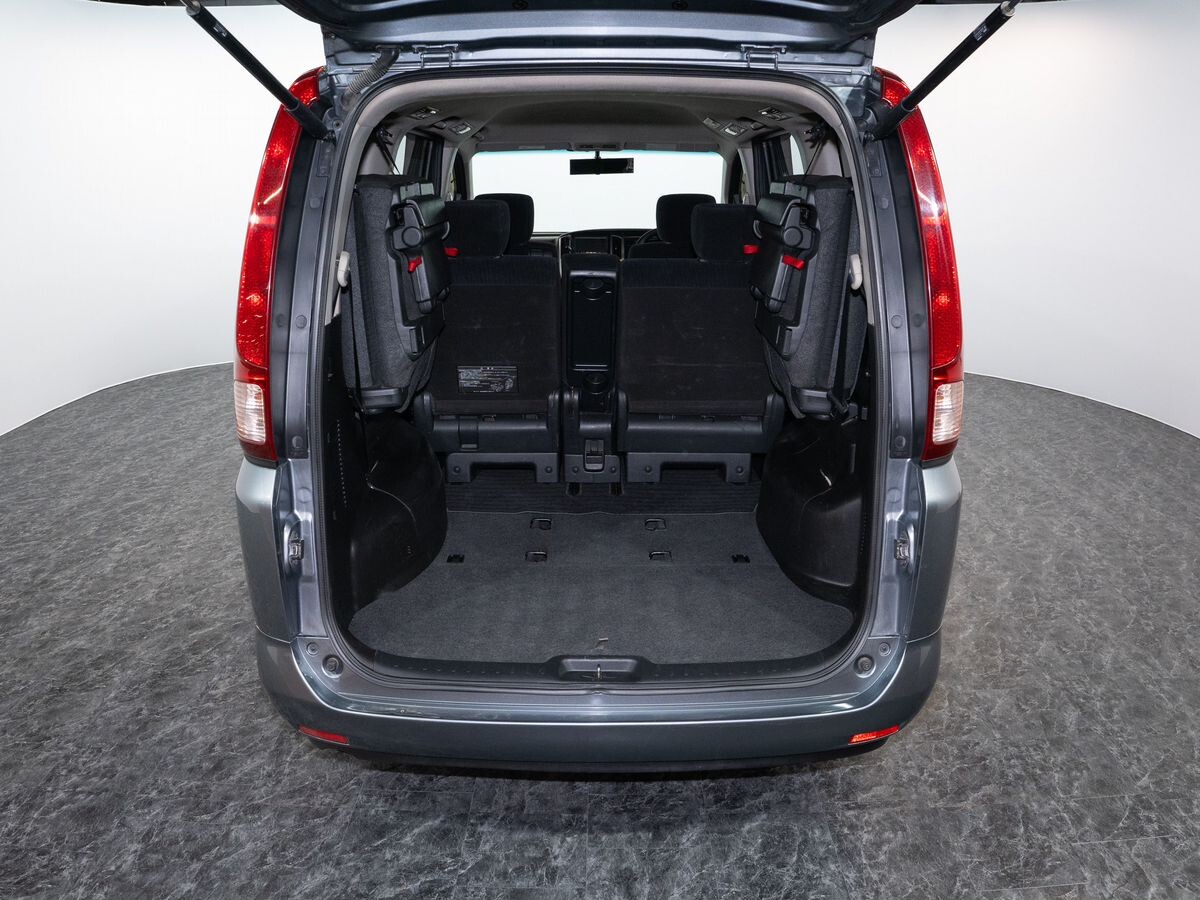 Nissan Serena 2010 - фото автомобиля