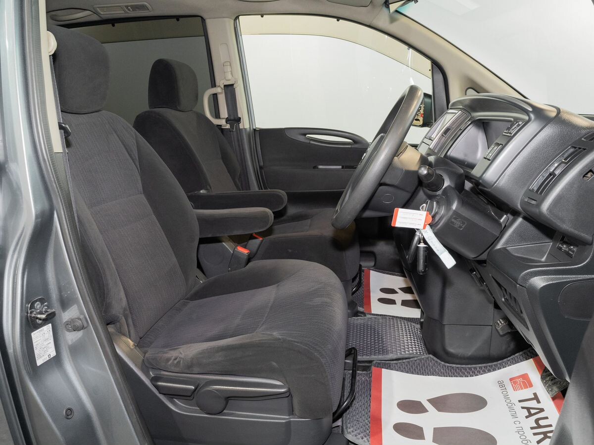 Nissan Serena 2010 - фото автомобиля