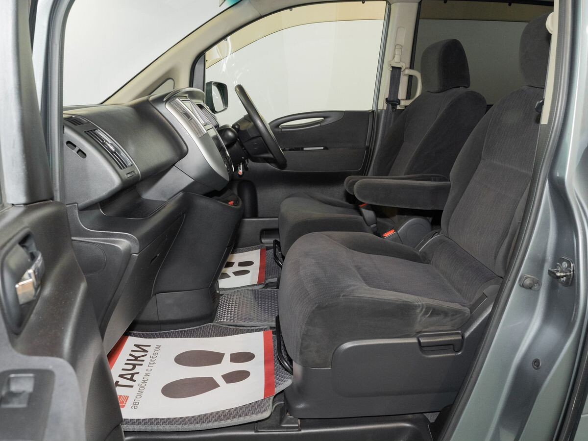 Nissan Serena 2010 - фото автомобиля