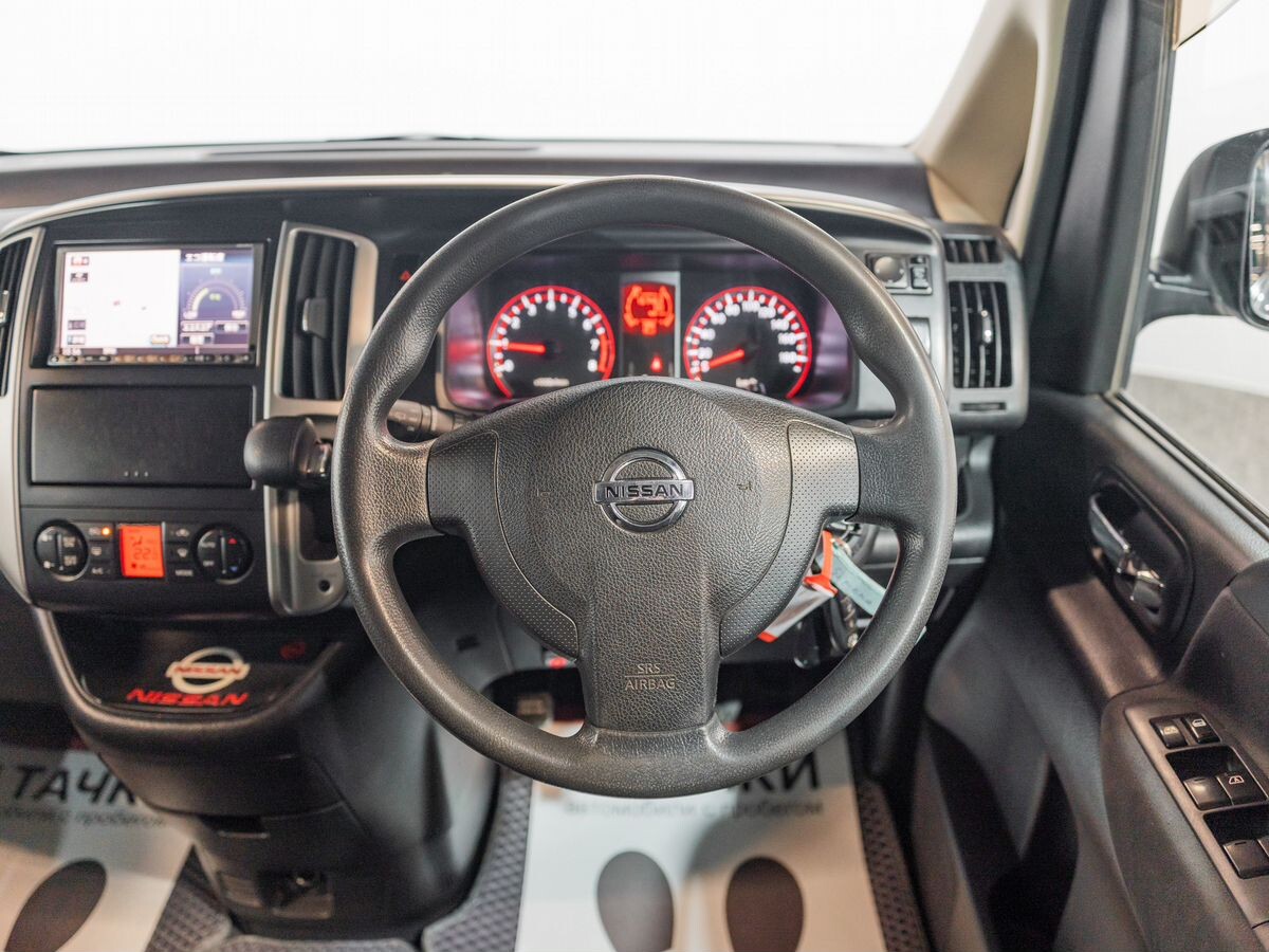 Nissan Serena 2010 - фото автомобиля