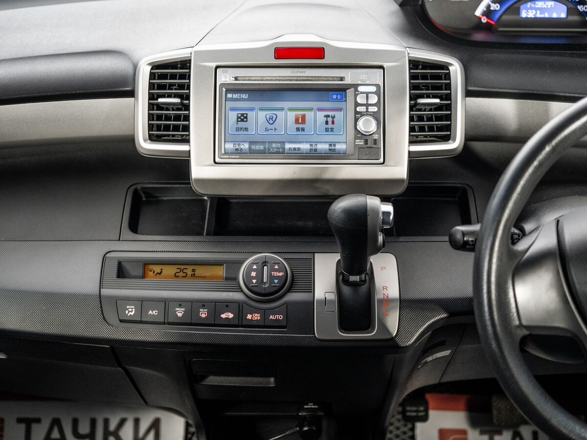 Honda Freed 2012 - фото автомобиля