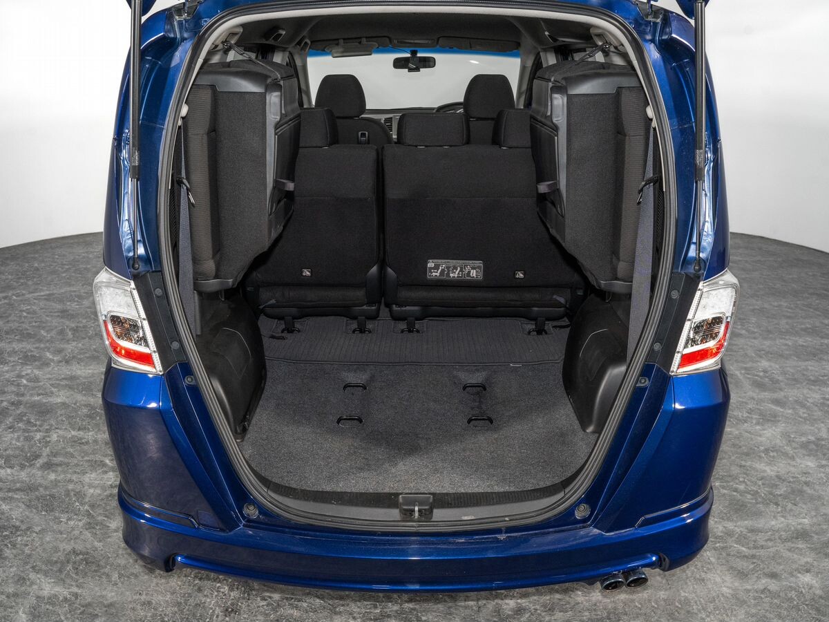 Honda Freed 2012 - фото автомобиля