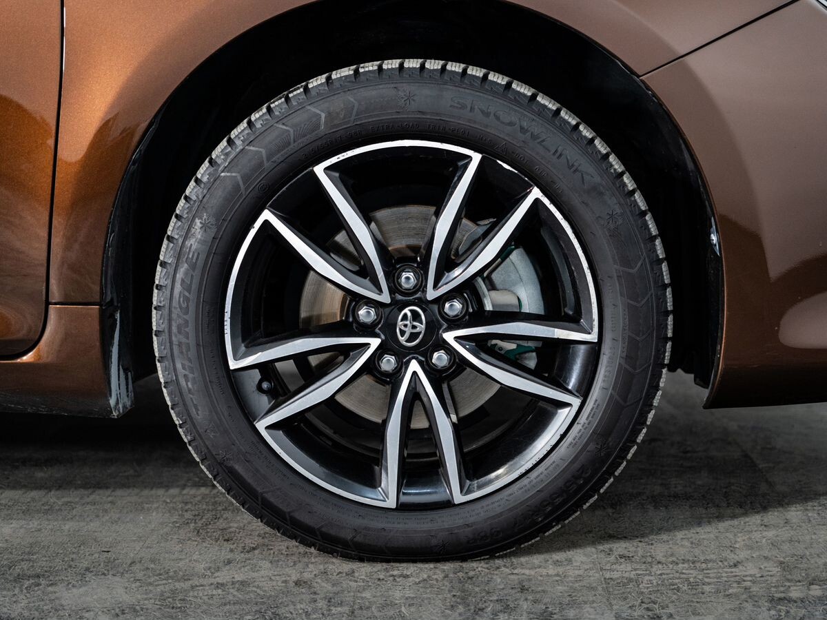 Toyota Camry 2017 - фото автомобиля