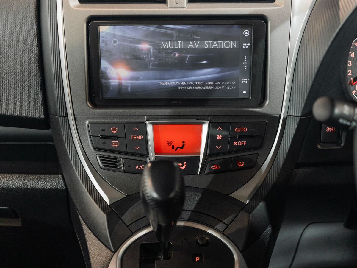 Toyota Ractis 2011 - фото автомобиля