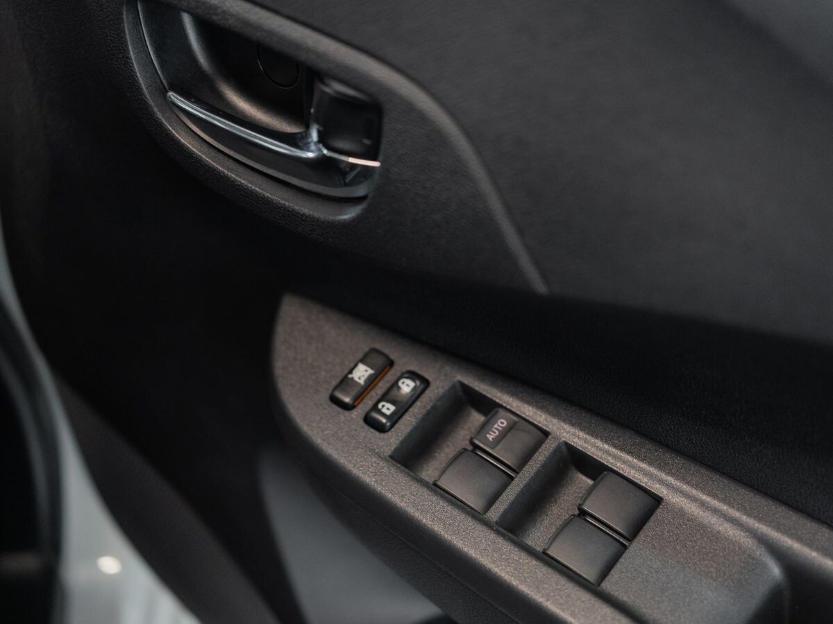 Toyota Ractis 2011 - фото автомобиля