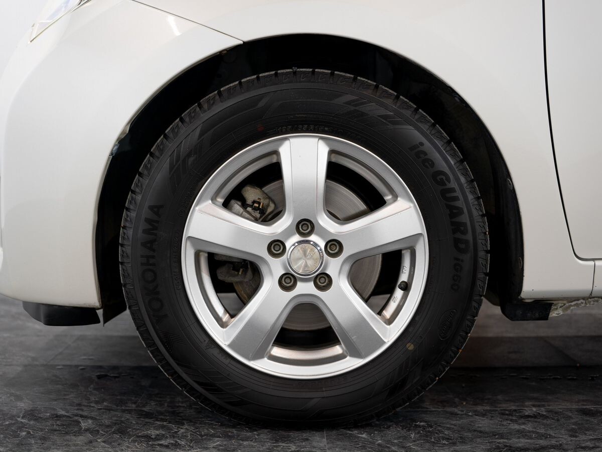 Toyota Ractis 2011 - фото автомобиля