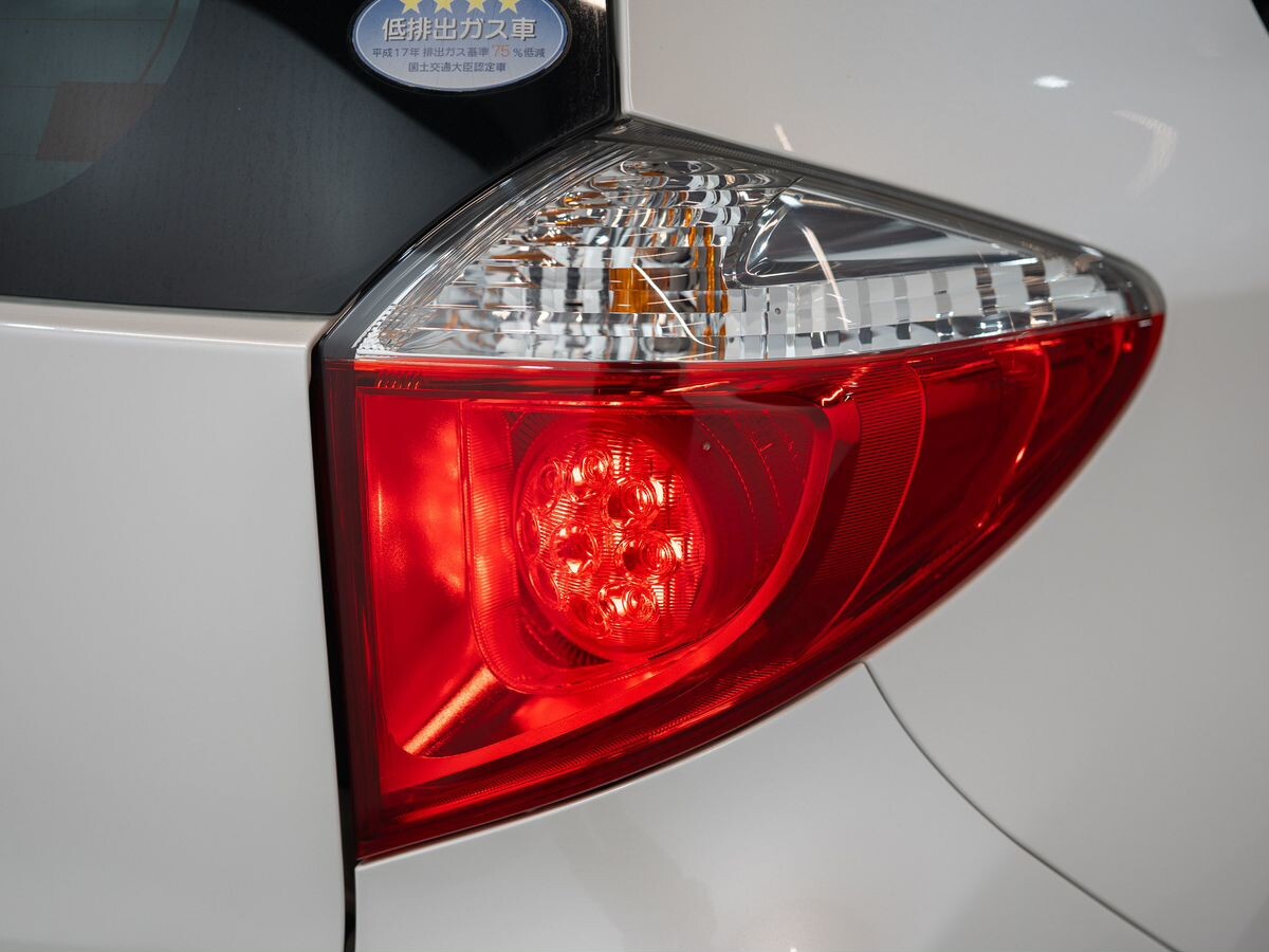 Toyota Ractis 2011 - фото автомобиля