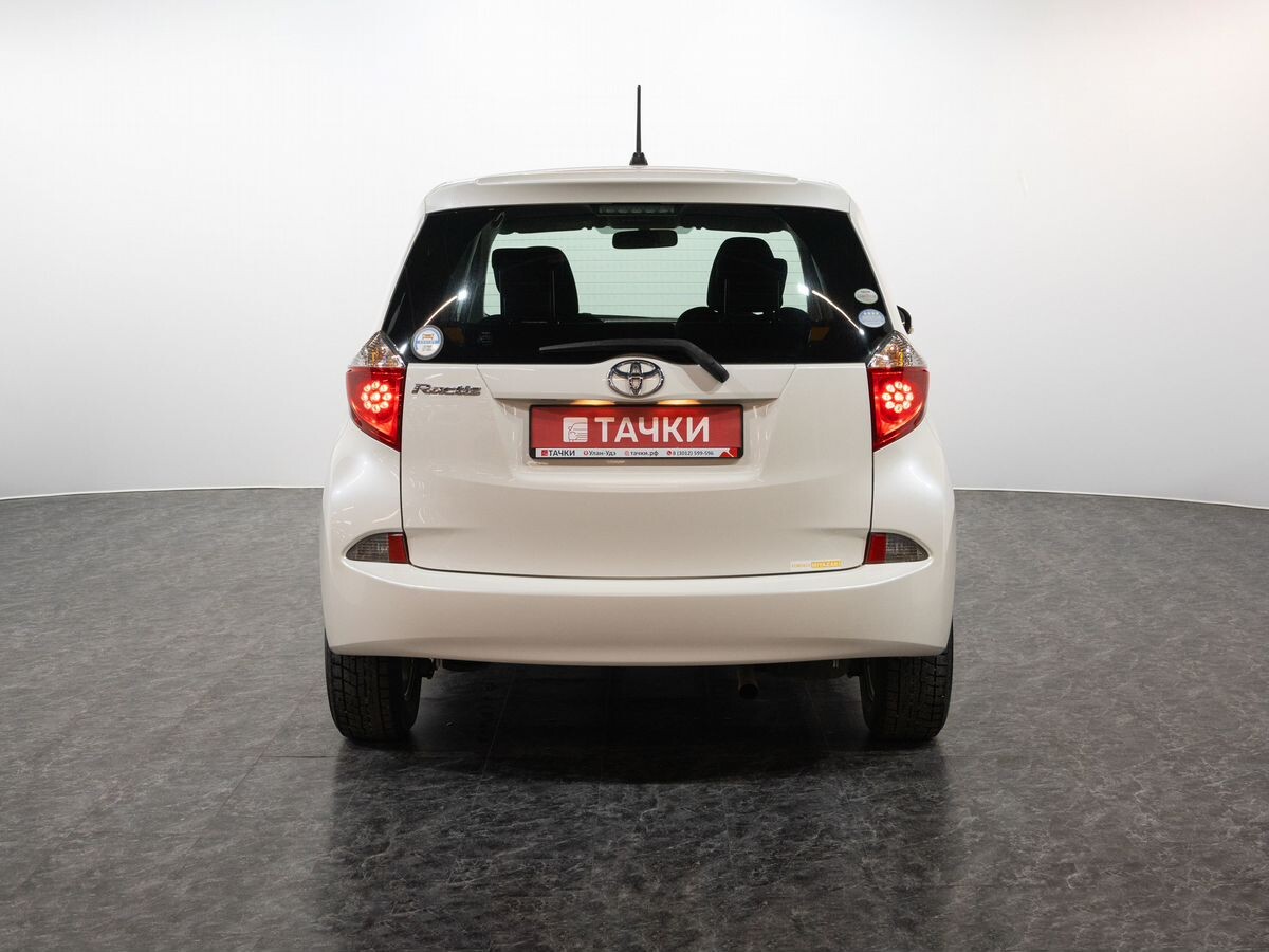 Toyota Ractis 2011 - фото автомобиля