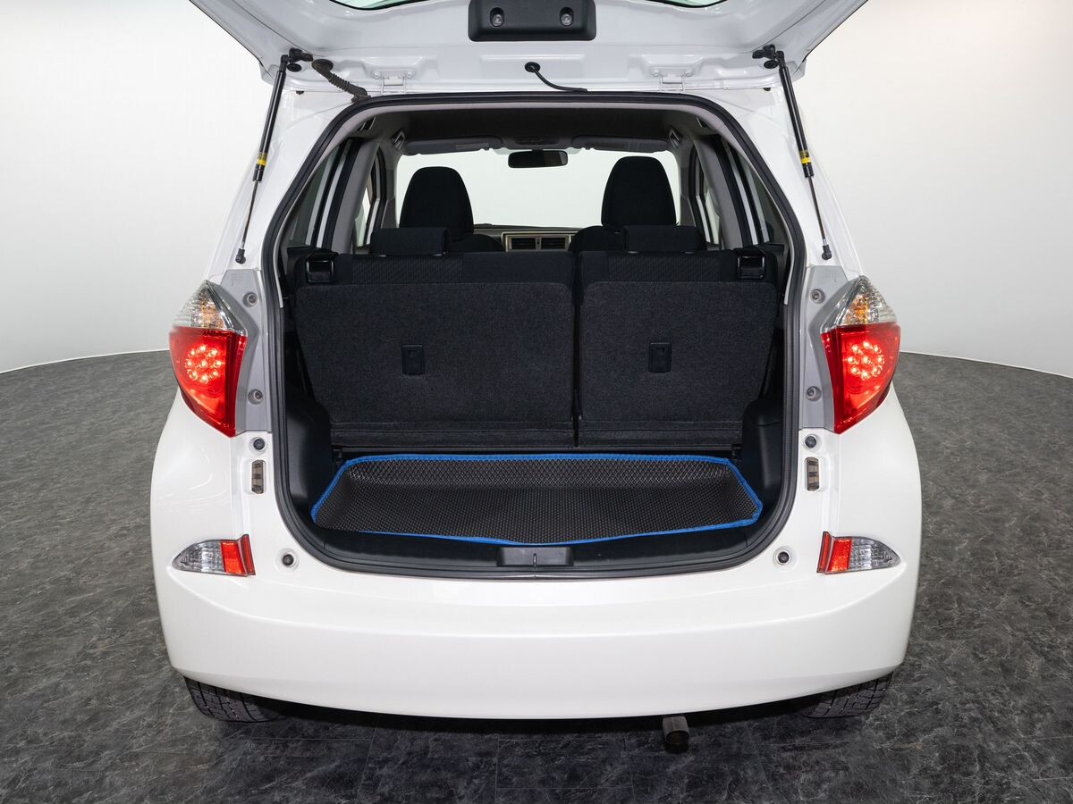 Toyota Ractis 2011 - фото автомобиля