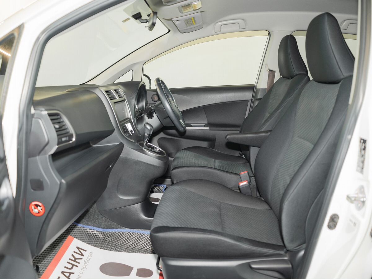 Toyota Ractis 2011 - фото автомобиля